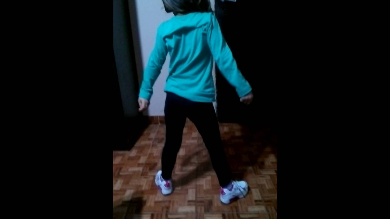 Nena de 6 mueve el toto(2)