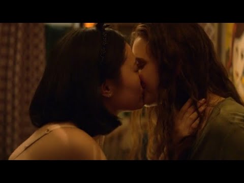 Netflix Web Series 13 Reasons Why Kathrine Langford Lesbian Kissing Scenes