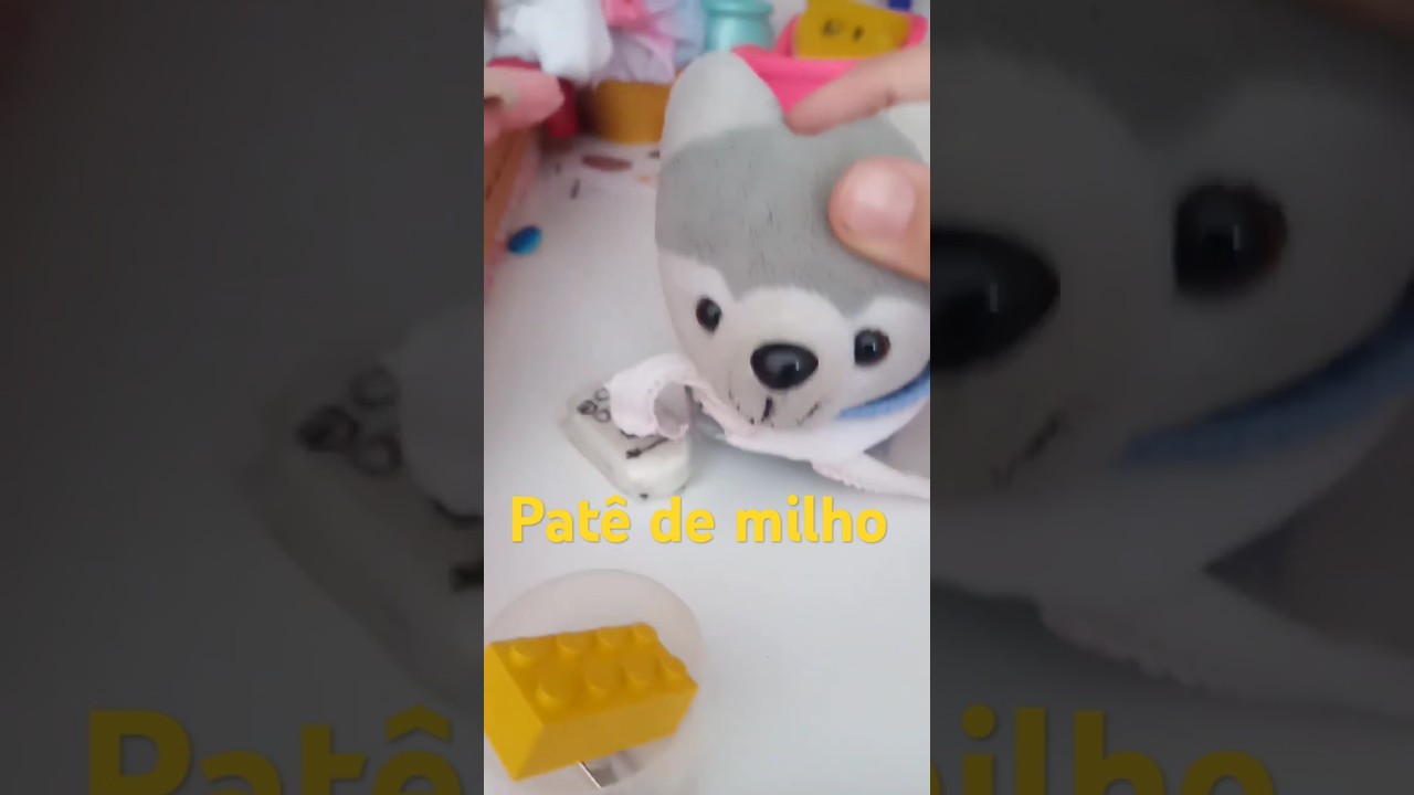Nevasca, a raposinha, cozinha patê de milho com brinquedos! 🦊🌽🍽️