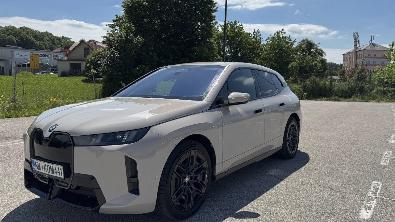 NEW BMW iX 2025 xDrive45 - Visual review