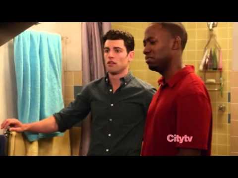 New Girl s01e11  'Jess and Julia' - Towel scene
