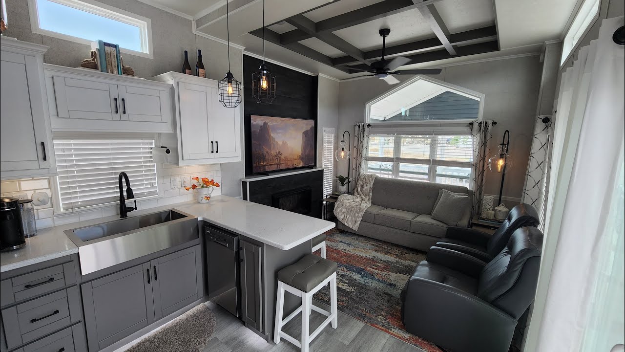 NEW STUNNING TINY HOME NEVER SEEN BEFORE!