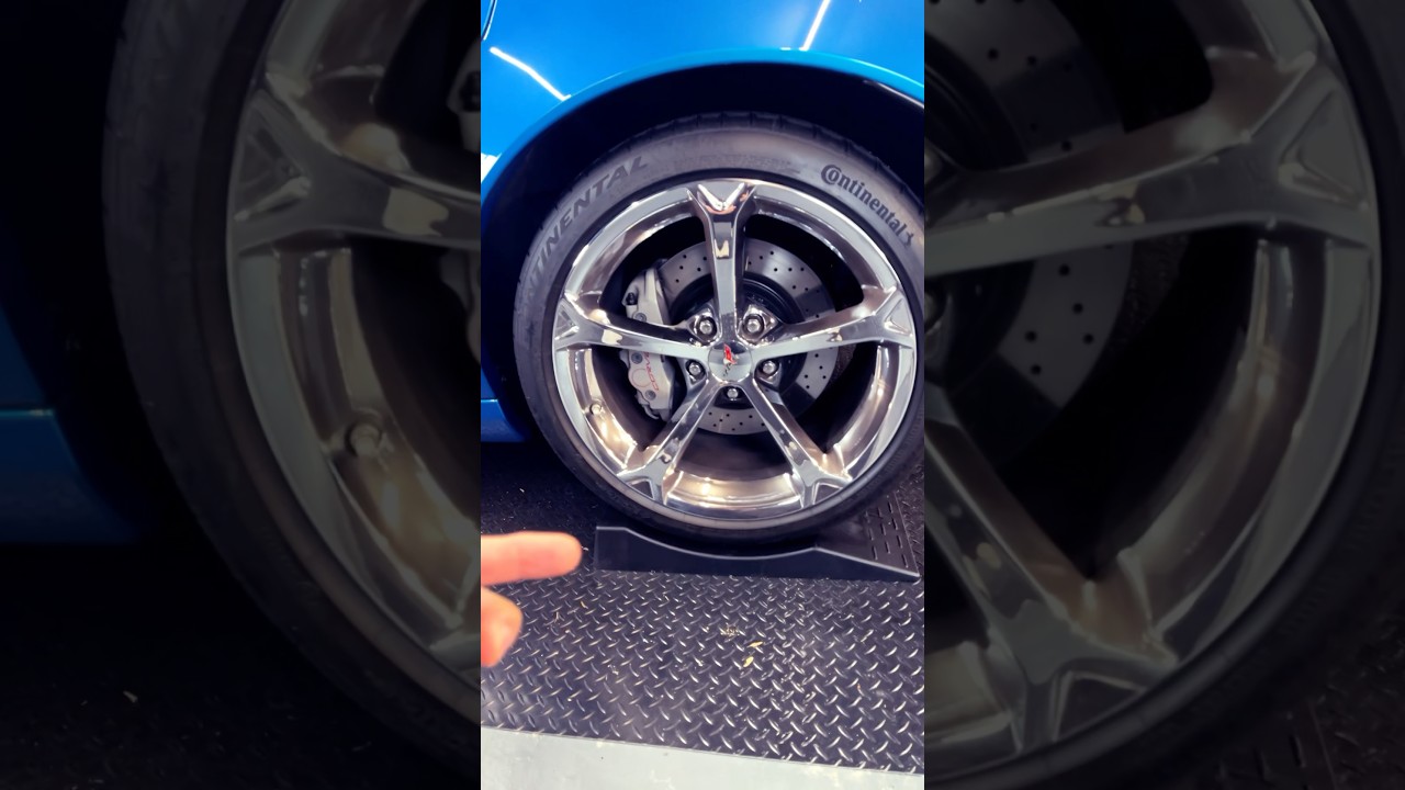 New tire cradles to prevent flat spots 👌🏼 #audir8v10 #corvette