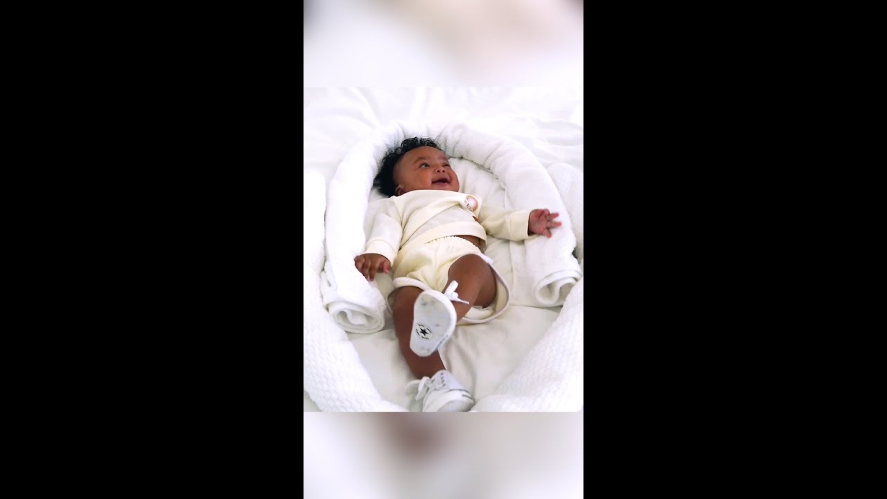 Newborn Hack: 2 towels and a baby