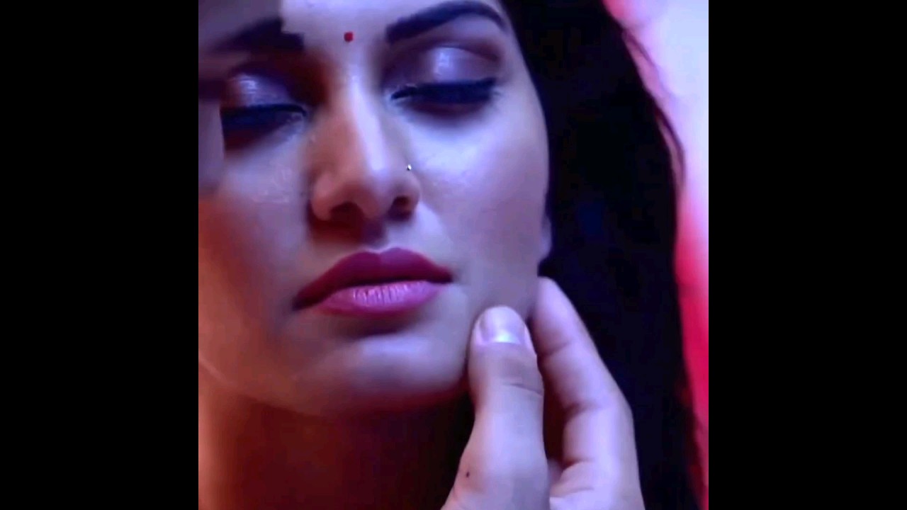 newly married husband wife romantic saree love scenes in bedroom status #musicwalastatus #shorts