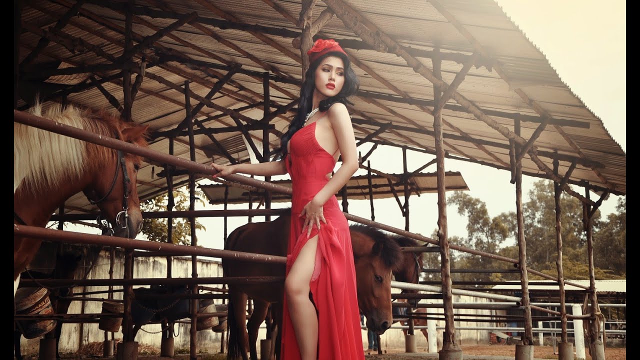 ‘NGỘP THỞ’ trước body bốc lửa của ‘cô Kim siêu vòng 3 Việt Nam’