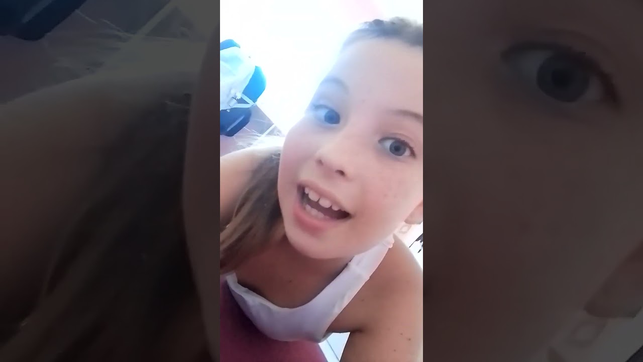 Niña practicando gimnasia 😋