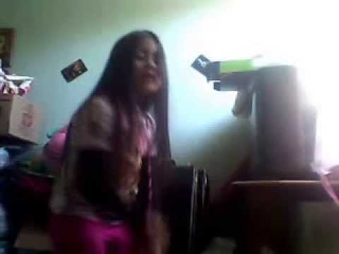 niñas bailando menea tu chapa