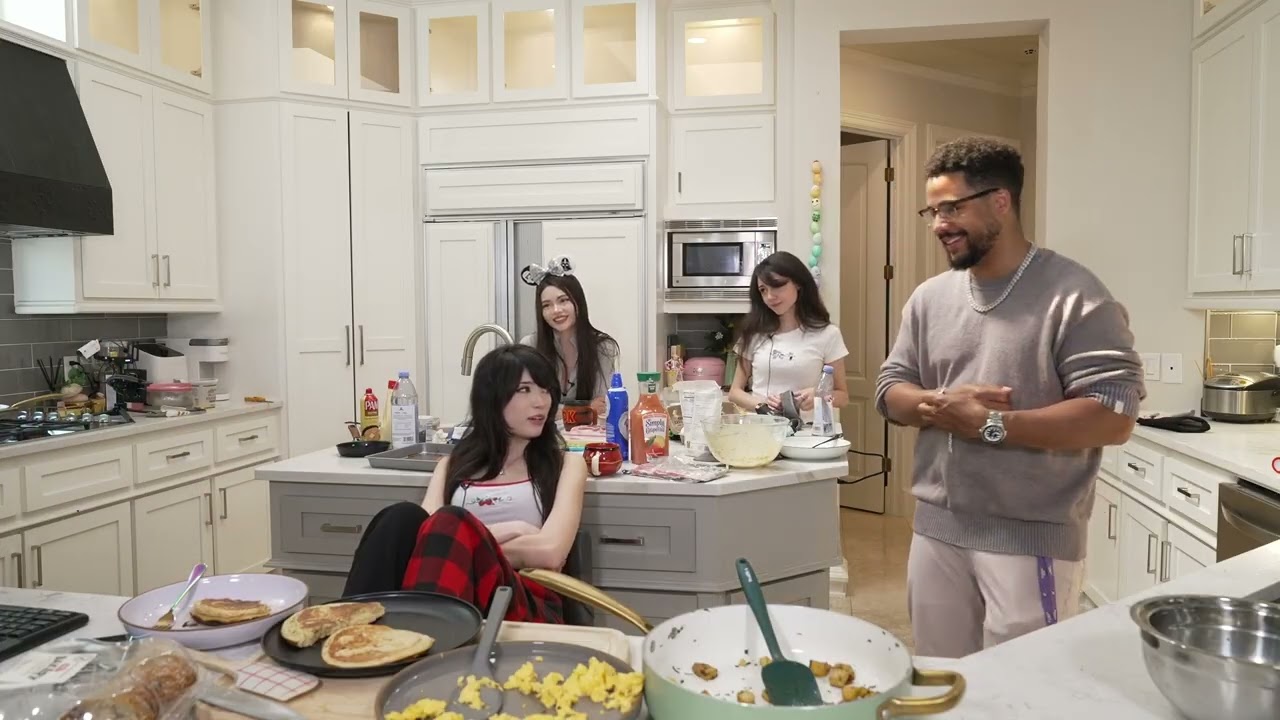 Nick Gets Questioned By Cinna, Emiru, Katchii And Bonnie