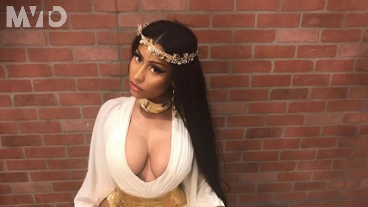 Nicki Minaj luce gran escote vestida de romana | The MVTO