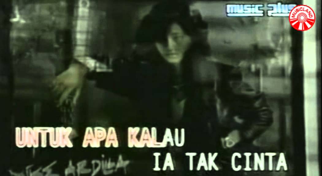 Nike Ardilla - Mama Aku Ingin Pulang [Official Music Video]
