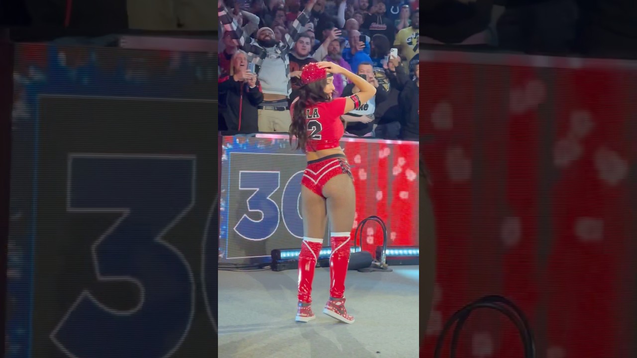 Nikki Bella is BACK!! ✨ #wwe #royalrumble #wwelive #nikkibella #wweraw #wrestling #wrestlemania