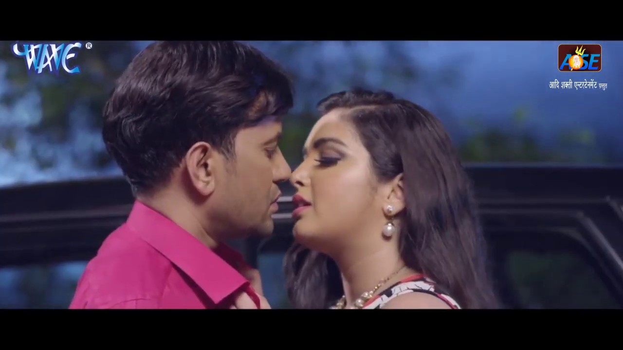 Nirahua aur Amrapali ka Romance - Nirahua Satal Rahe - Bhojpuri Film Clip 2020