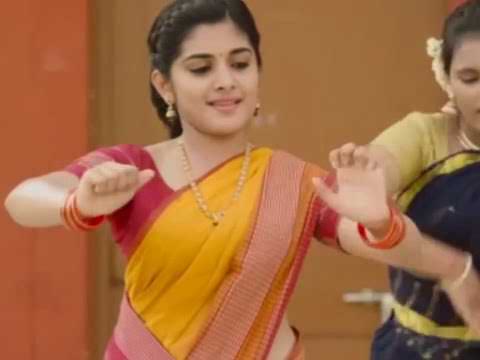 Nivetha Thomas Navel