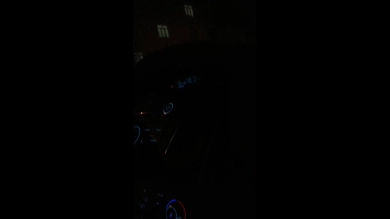 Ünlü kadın oyuncu arabanın içinde gizli çekim +18