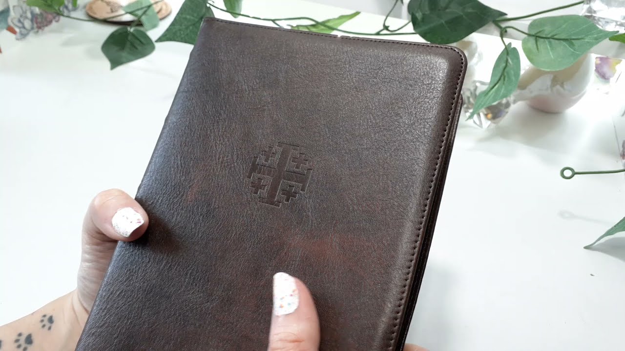NLT Schuyler Caxton Review. #review #nltbibles #Schuyler @evbible @tyndale