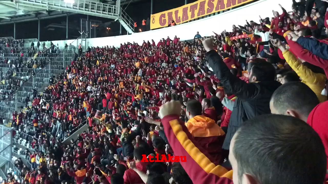 İnönüde Galatasaraylılardan “ Kralına Çatarım, Belaya Batarım “