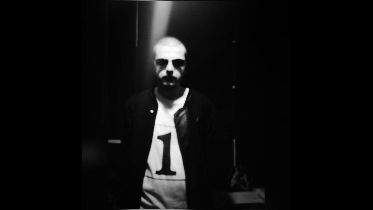 No.1 feat. Esula - Sadece Yaşıyorum