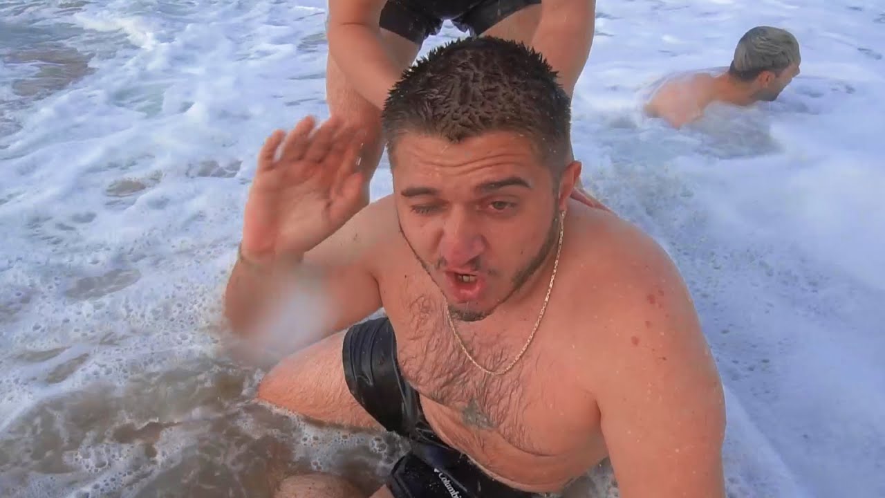NOLUR İZLEYİN VALLA KOMİK