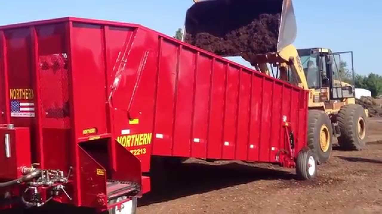 Northern 22 Foot Silage Table being loaded.