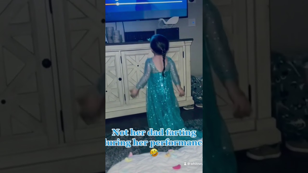 Not her dad farting during her performance 😂😭 #funny #farting #frozen #elsa #disney