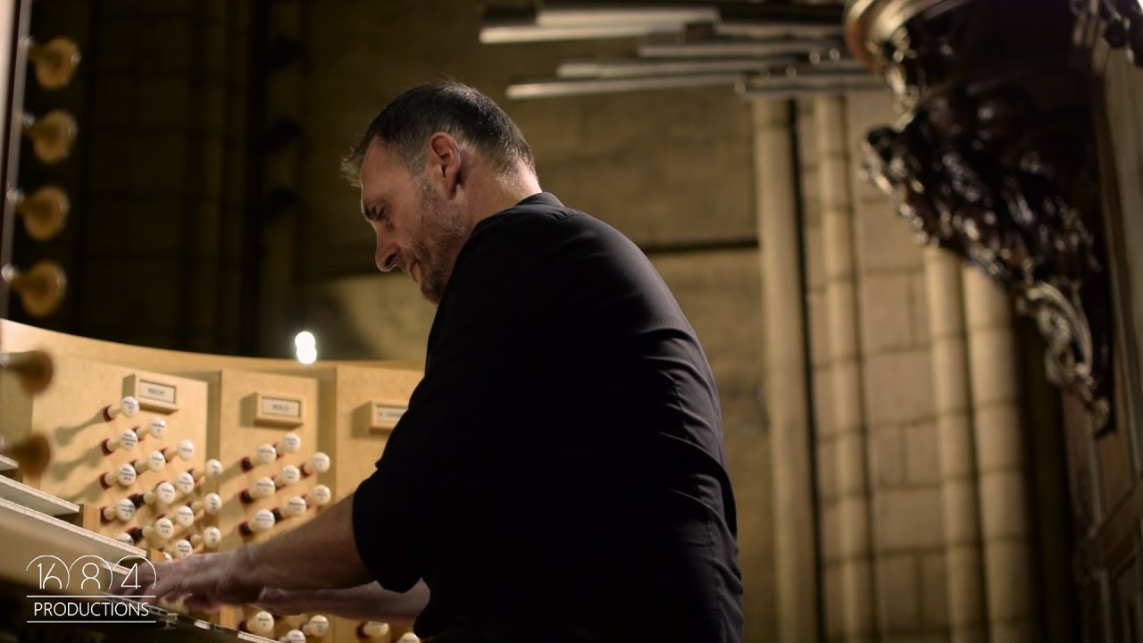 Notre-Dame organ, Yves Castagnet plays Dupré Prelude & fugue in B major (June 2017)