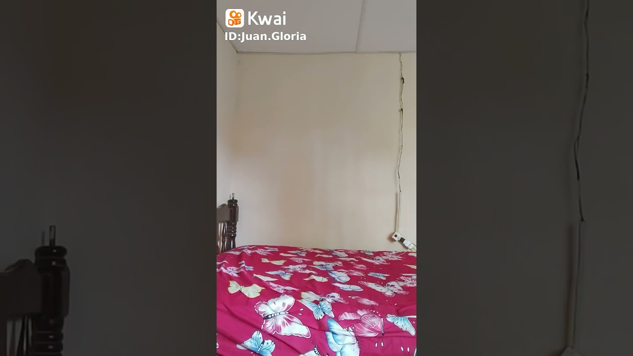 novinha do Kwai arrumando a cama