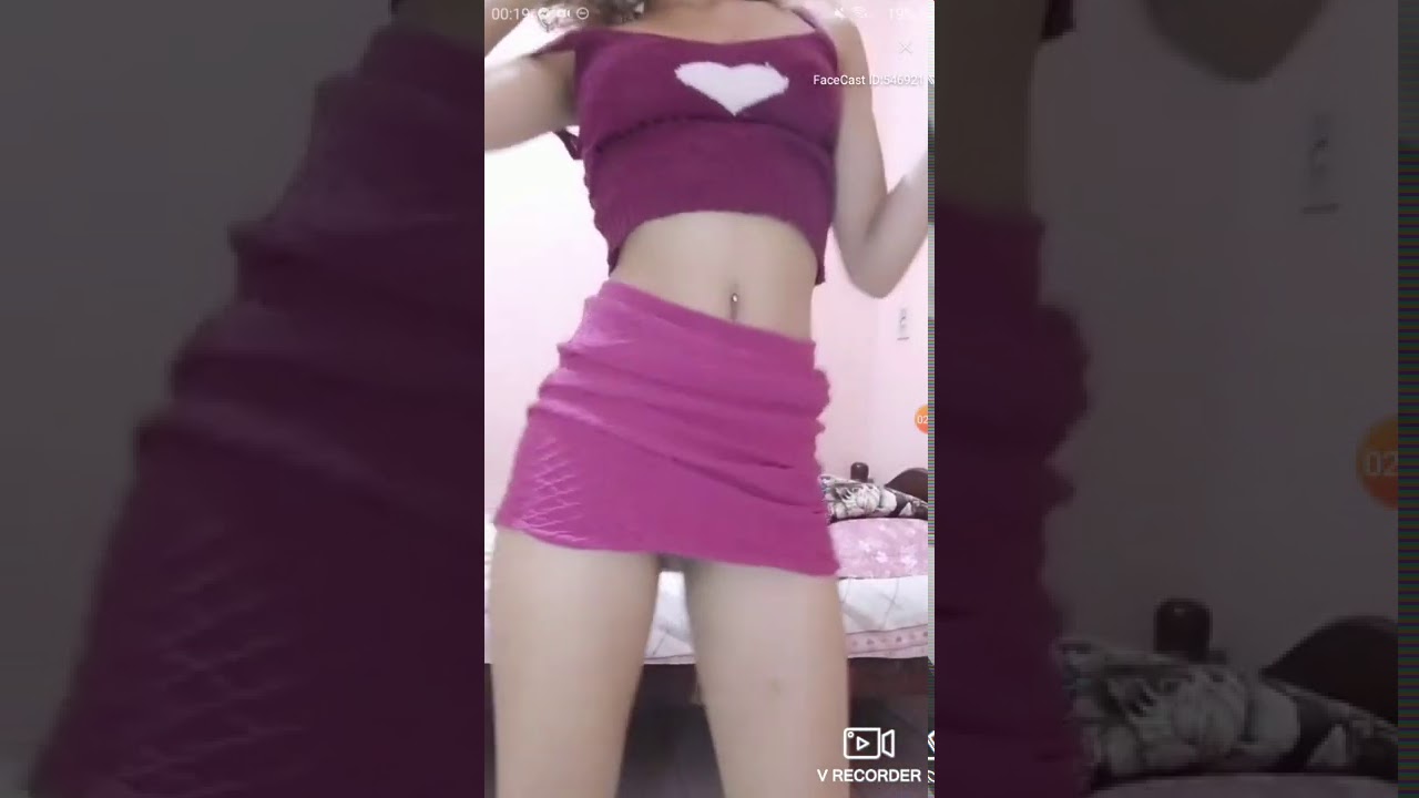 Novinha gata do FACE CAST, rebolando e mostrando a calcinha🔥🔥