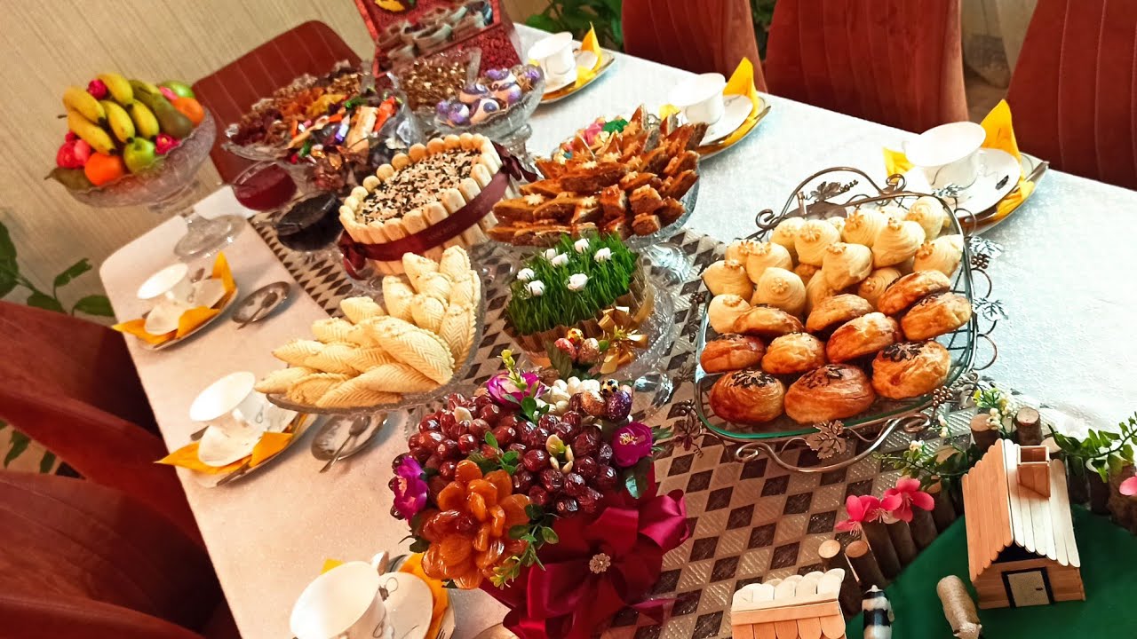 Novruz süfrəsinin hazırlanması. Bir-birindən ləzzətli,dadlı şirniyyatlarla zəngin Novruz süfrəsi