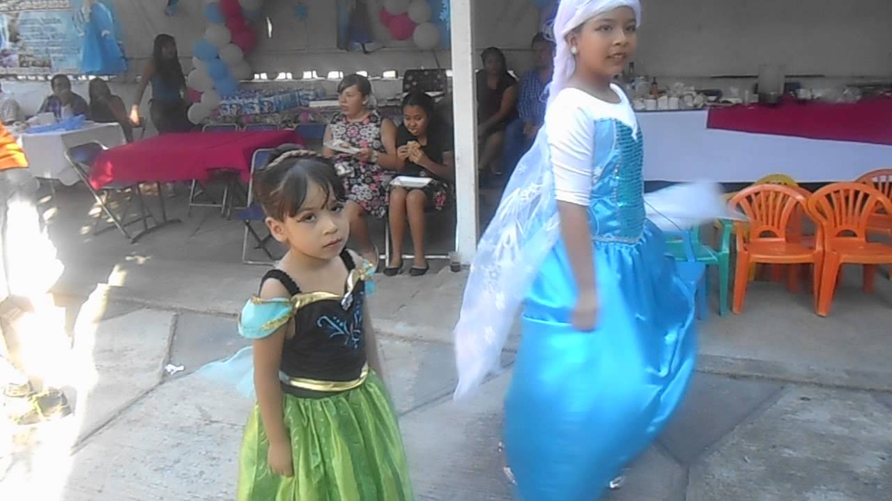 NUBECITA BAILANDO FIESTA DE LIZETTE Y SOPHIA 04 ABRIL 15