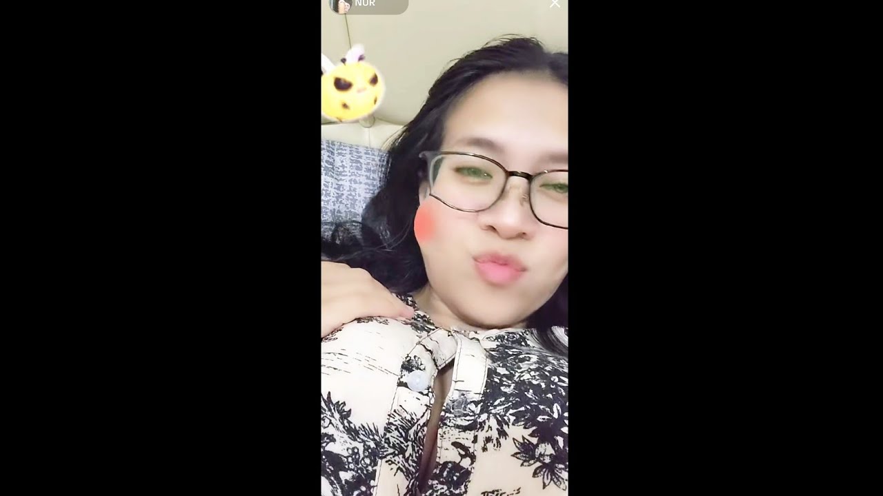 Nur Fitri live tiktok bantuin penonton crt pamer  remas belahan
