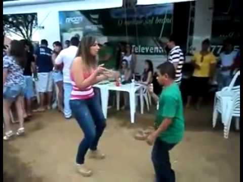 O Baixinho e a Cavala (Pé de Valsa) Dançando 