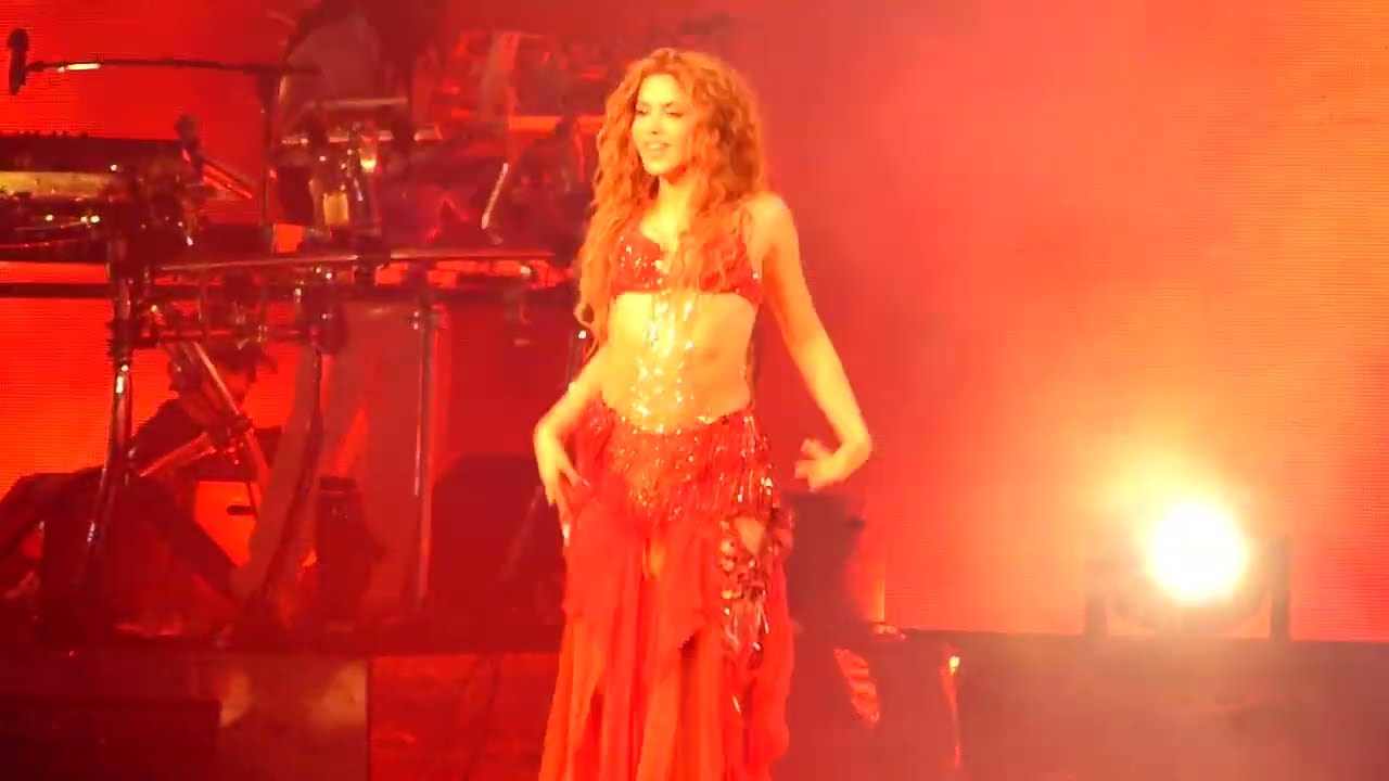 Ojos Asi (with Belly Dancing) - Shakira - LMYNL World Tour - Detroit, MI, USA - May 22, 2025