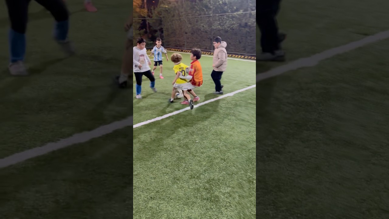 Çok faullü oynuyosunuz çocuklar ya #shorts #football #soccer