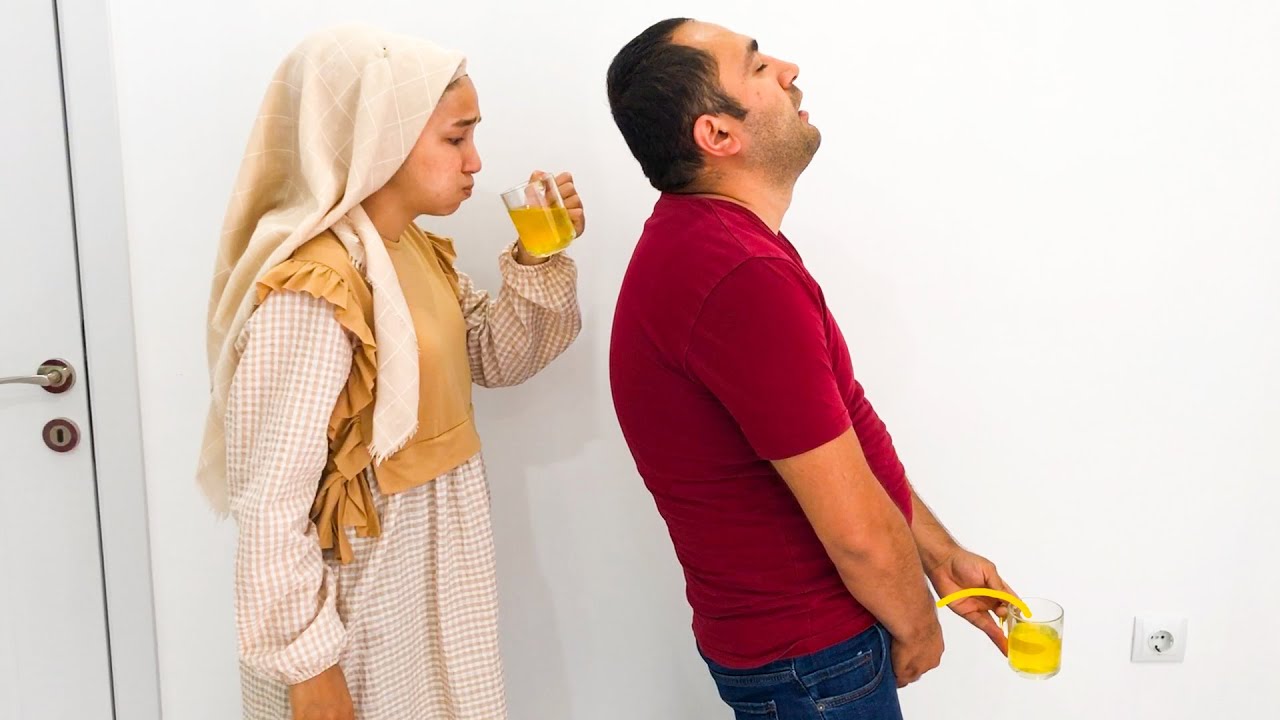 Çok Sıkışan Ramazan Bardağın İçine İşedi