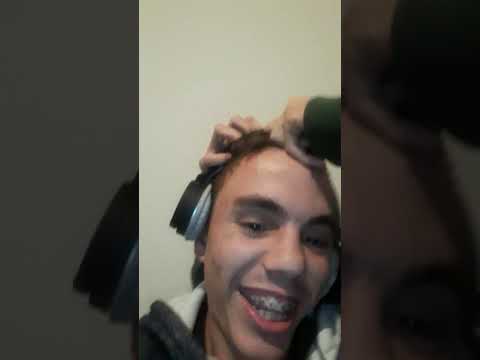 olhando fotos das meninas apanhando