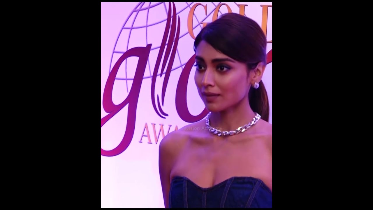 Oops! 40 year old Shriya Saran grabs eyeballs ..