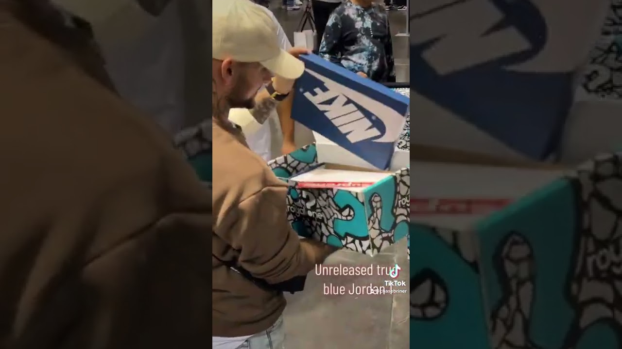 Opening a $300 mystery box at Sneakercon Bay Area