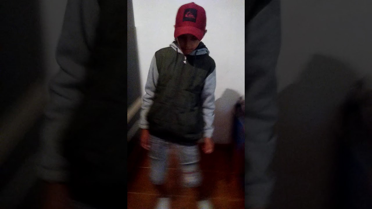 Os malokinhas menino de 12 anos dançando Passinho dos Maloka