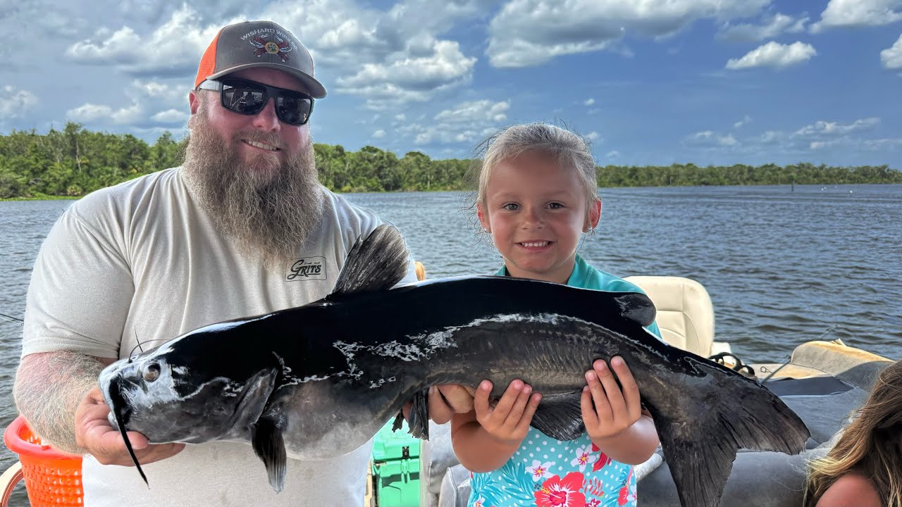 Our Favorite Family Came for a Tug Trash Weekend | Surf Fishing, Blue Crabbing and Catfishing!