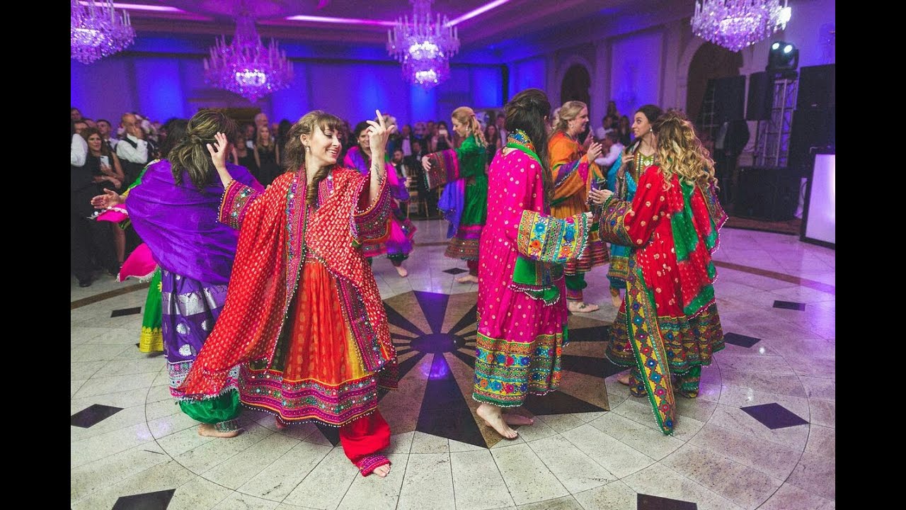 Pa Poza de Chargul Song .Afghani Girls Dance In Serena Hotel