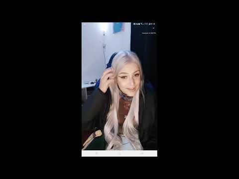 pagou peito em live