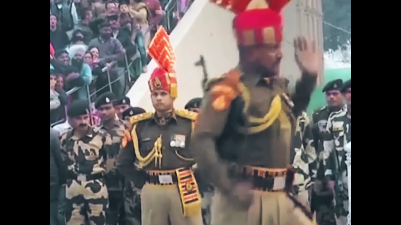 Pakistan - Hindistan arasındaki geleneksel sınır töreni