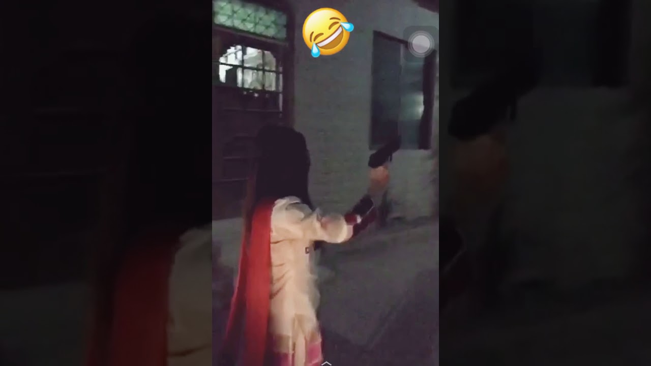 Pakistan Girls || firing || 2018 funny video || Street Fire|| Lahorie || Fring in street|| Lahore||