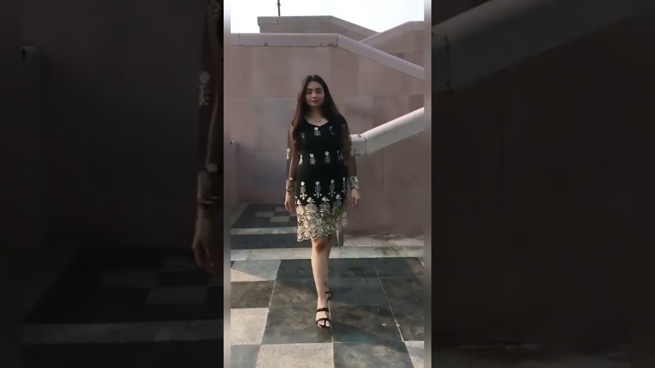 Pakistani Girl walked WITHOUT SHALWAR #Shalwar #Pakistanigirl #Shame