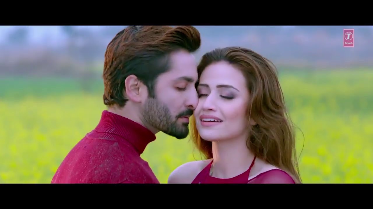 Pakistani Sana Javed romantic & hot video song showing #Navel