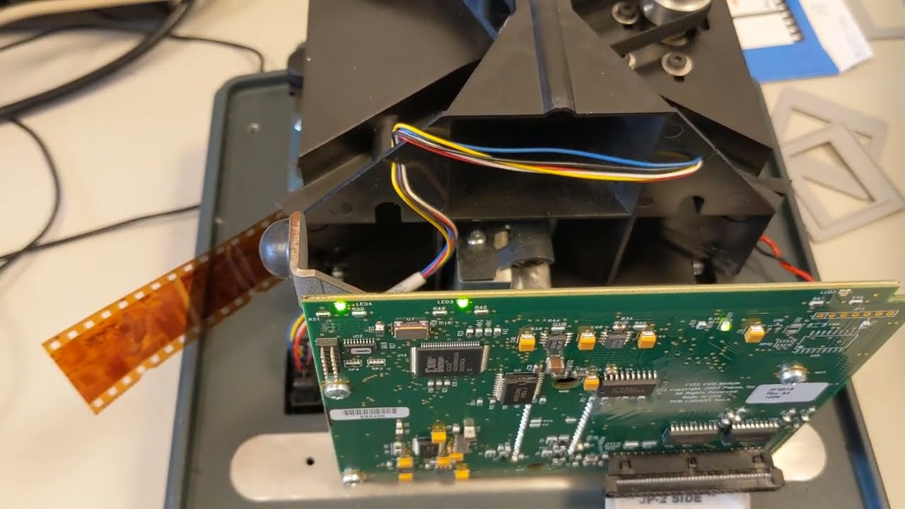 Pakon F135 Plus negative scanner working inside look