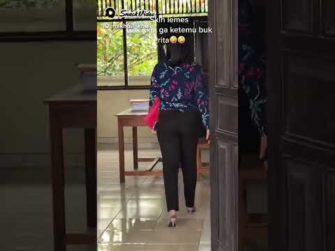 paling ditunggu pas Bu guru cantik masuk kelas 😍😍