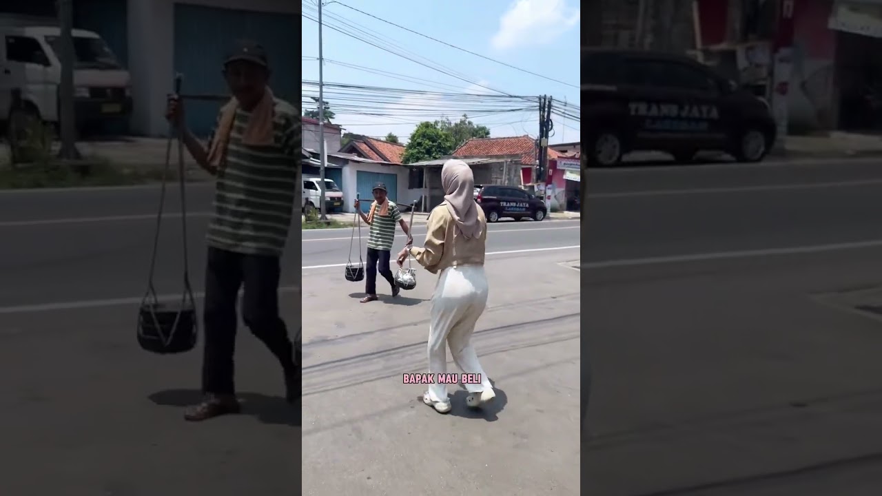 Pantat nya bulet banget, nyeplak CD nya.
