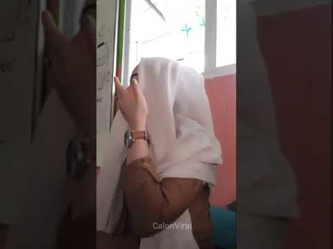 PARAH BU GURU JILBOB BUKA BENERAN